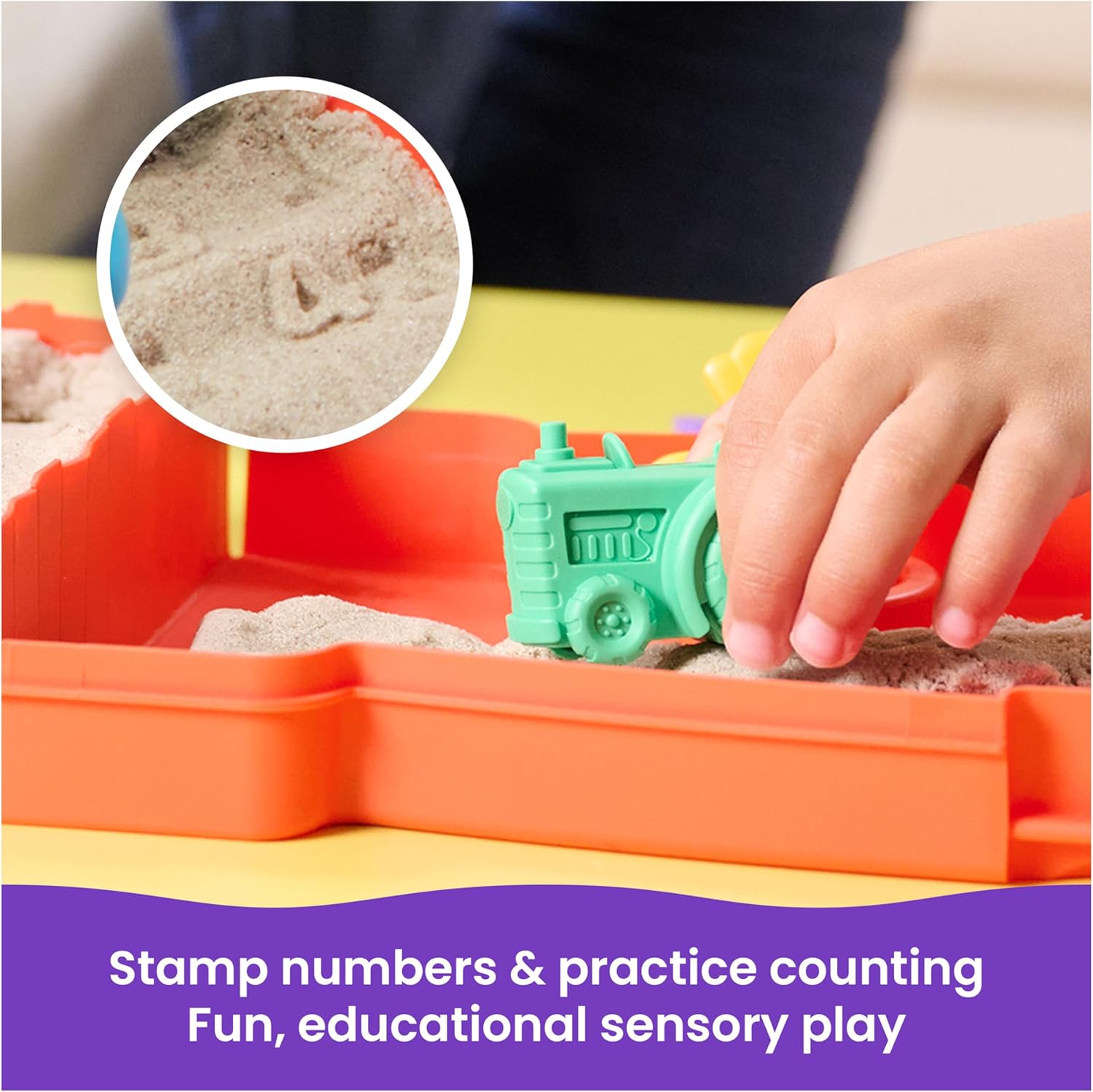 Kinetic Sand, Sandy Farm Set with 340g Play Sand, 6 Tools and Moulds, Reusable Barn Storage Case, Toddler Toys, Kids’ Toys for Girls and Boys Aged 3 and up