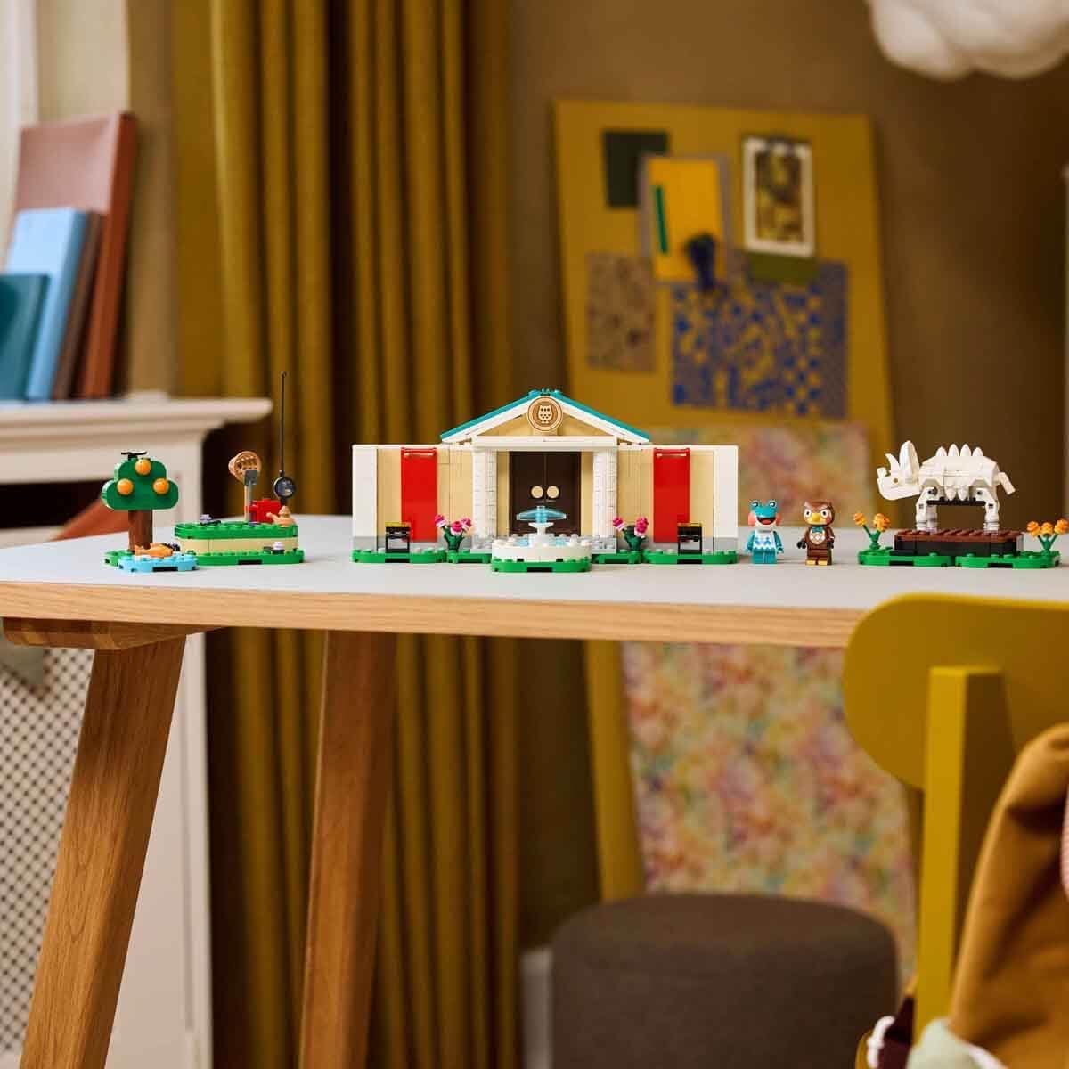 LEGO Animal Crossing Blathers's Museum Collection - Interactive Toy with Blathers & Lily Minifigures, plus Dinosaur Fossils and Accessories - Gaming Gift for 7+ Year Old Girls & Boys - 77056