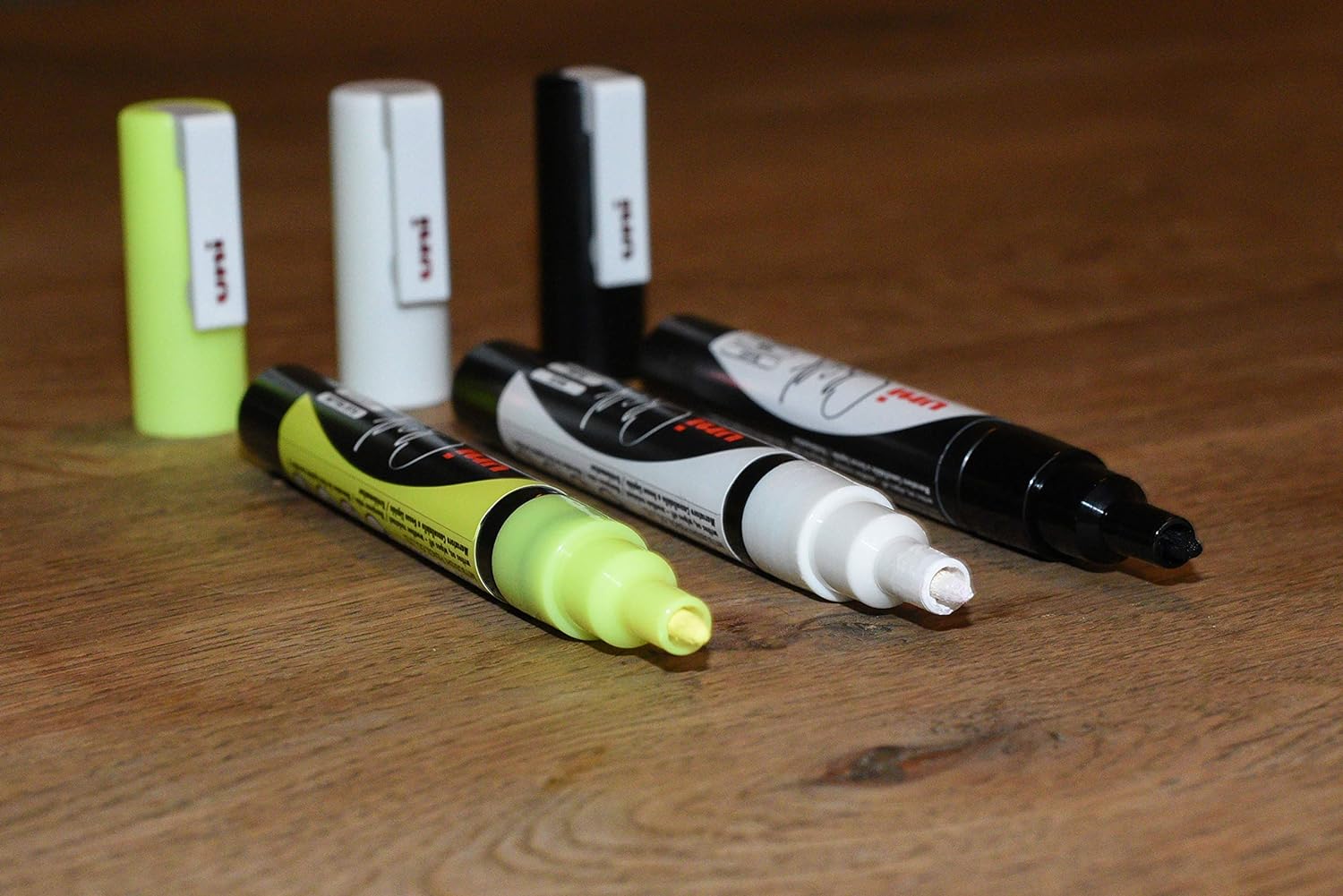 Uni-Ball PWE-5M Liquid Chalk Marker Pens. Multi-Purpose Wipeable Coloured Markers for Blackboards, Chalkboards, Whiteboards, Glass, Mirrors, Plastic, Windows, Metal. Non-Toxic. Bullet Tip. Pack Of 4