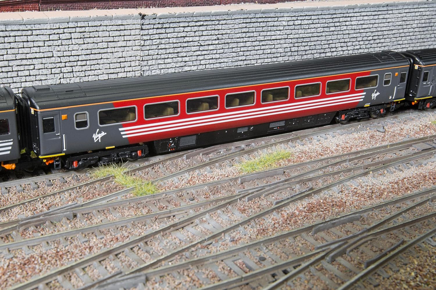 Hornby TT TT4047C Virgin HST Mk3 Coach TS 42105
