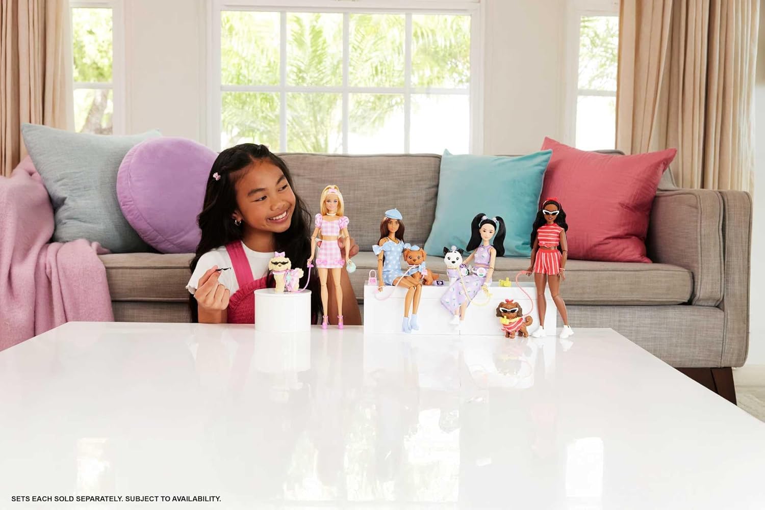 Barbie Twinning Looks Puppe mit Hündchen im Partnerlook mit rosa Gingham-Outfits und Accessoires wie Sonnenbrillen, Halsketten und Schleifen, blond, JFP36