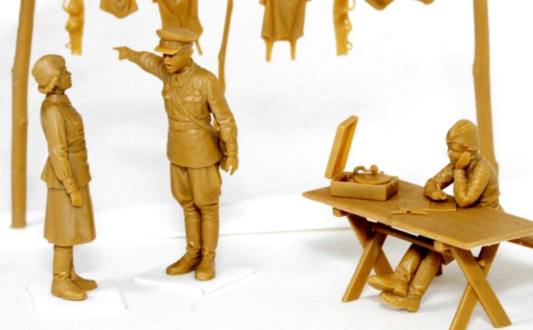 ICM 1:35 - Soviet Military Servicewoman (1939-42) 4 Figs