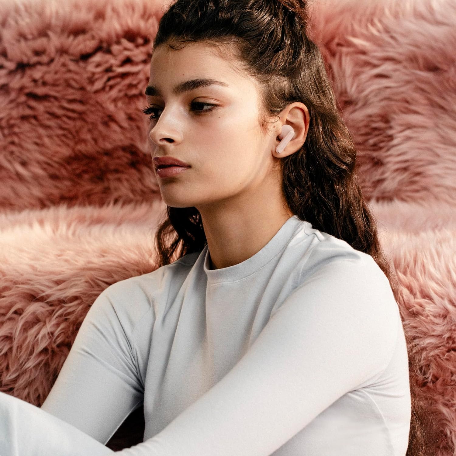 The Sudio A3 Pro makes a statement without saying a word. 18dB noise cancellation up to 25 hours of playtime and a light frosted col