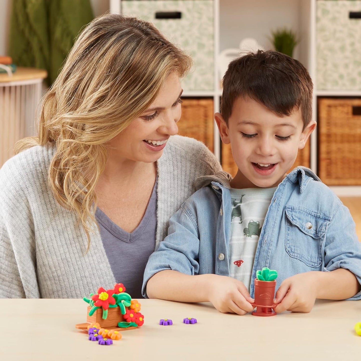Play-Doh Laat je tuintje groeien Boetseerset voor Kinderen vanaf 3 jaar met Gereedschap en Vormpjes voor Rollenspellen, Knutselen voor Peuters, Creatief Cadeau voor Meisjes en Jongens