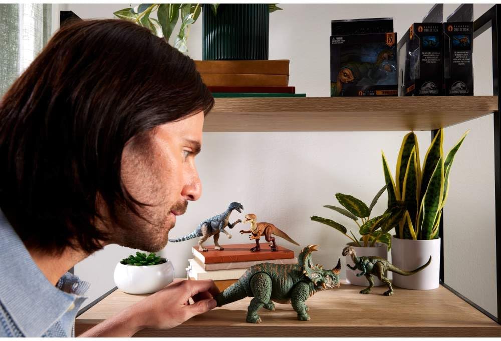 Mattel Jurassic World Hammond Collection Sinoceratops Deluxe Articulated Action Figure Large Size, Posable Tail