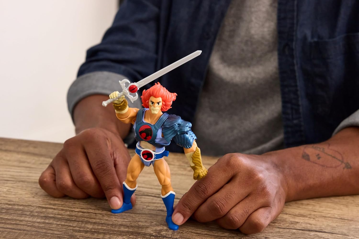 Masters of the Universe Origins & ThunderCats Action Figure Lion-O, 1980s Crossover Toy, 5.5 Inch Posable, Removable Armor, Accessory & Collector Card, JMJ18
