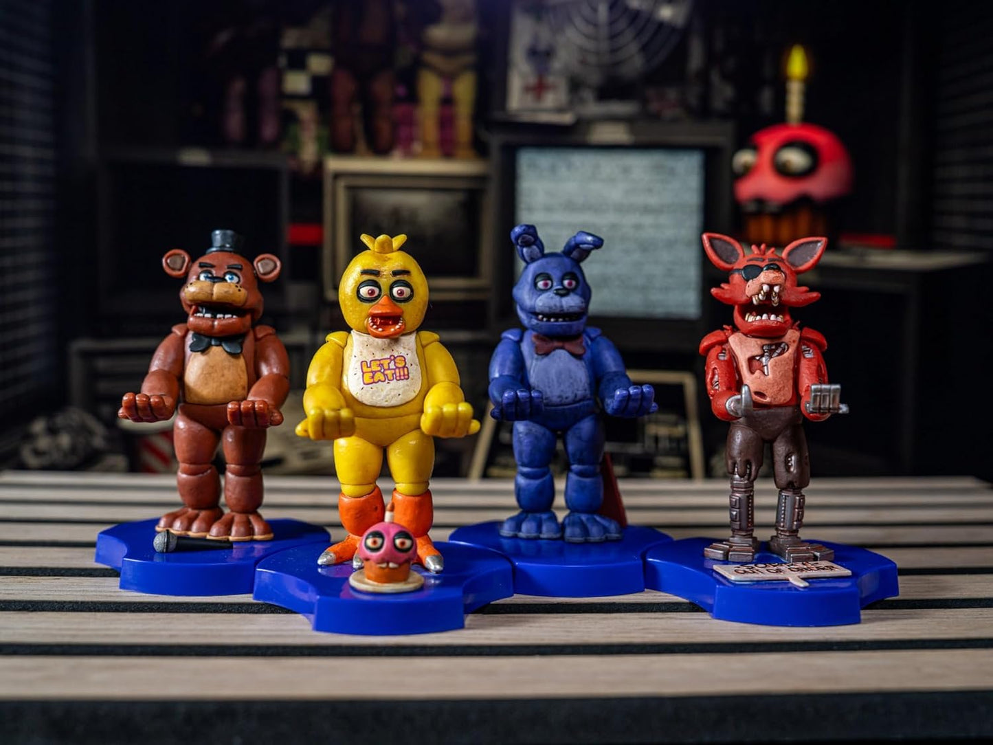 Cableguys Minis Five Nights at Freddy's Chica Phone Stand & Earbuds Holder - Novelty Phone Stand for Desk Decor and Bedside Accessories, In Ear Headphone Holder for Smartphone & Small Devices