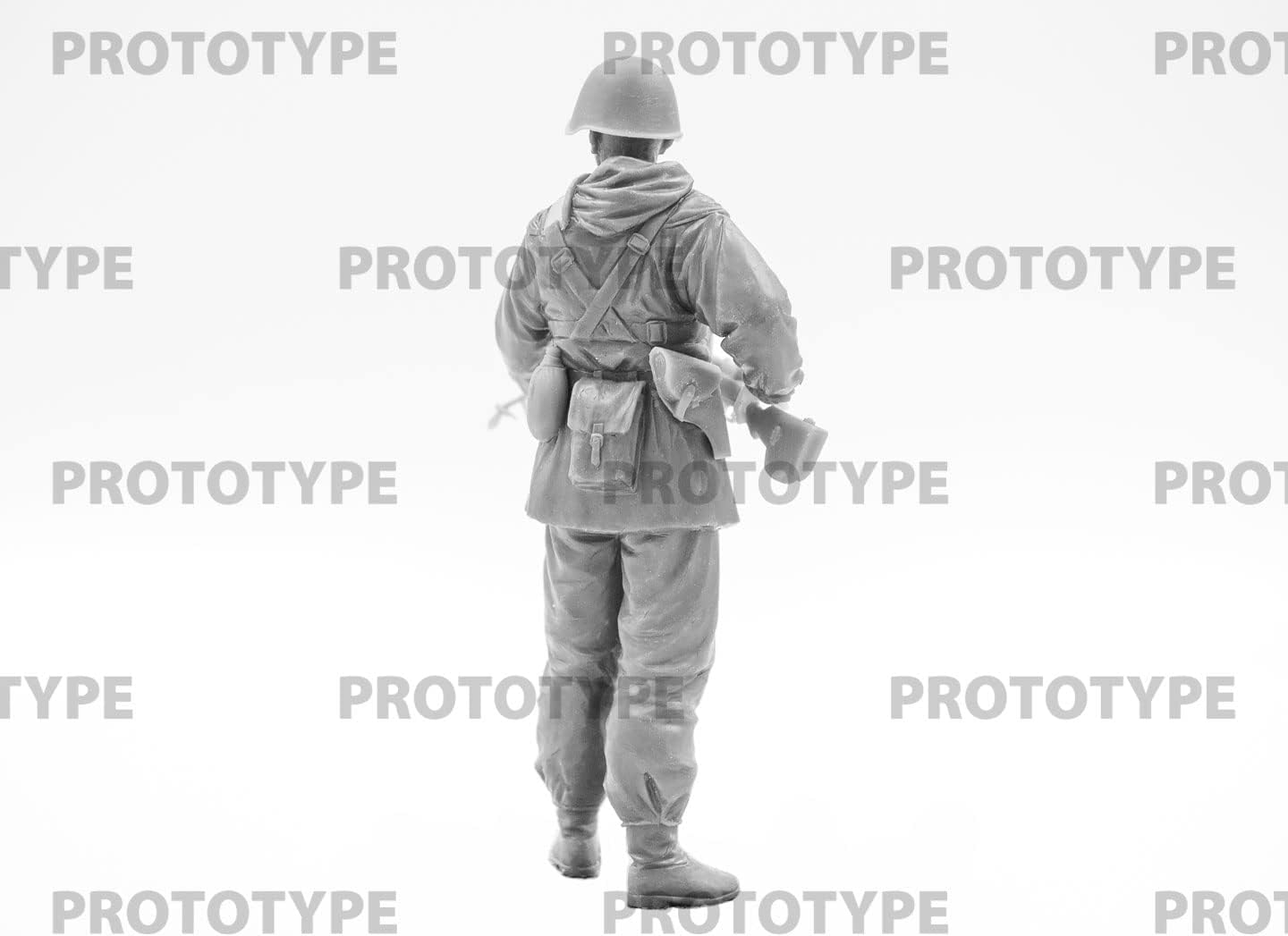 ICM 16013 1/16 World War II Soviet Army Assault Engineer Plastic Model