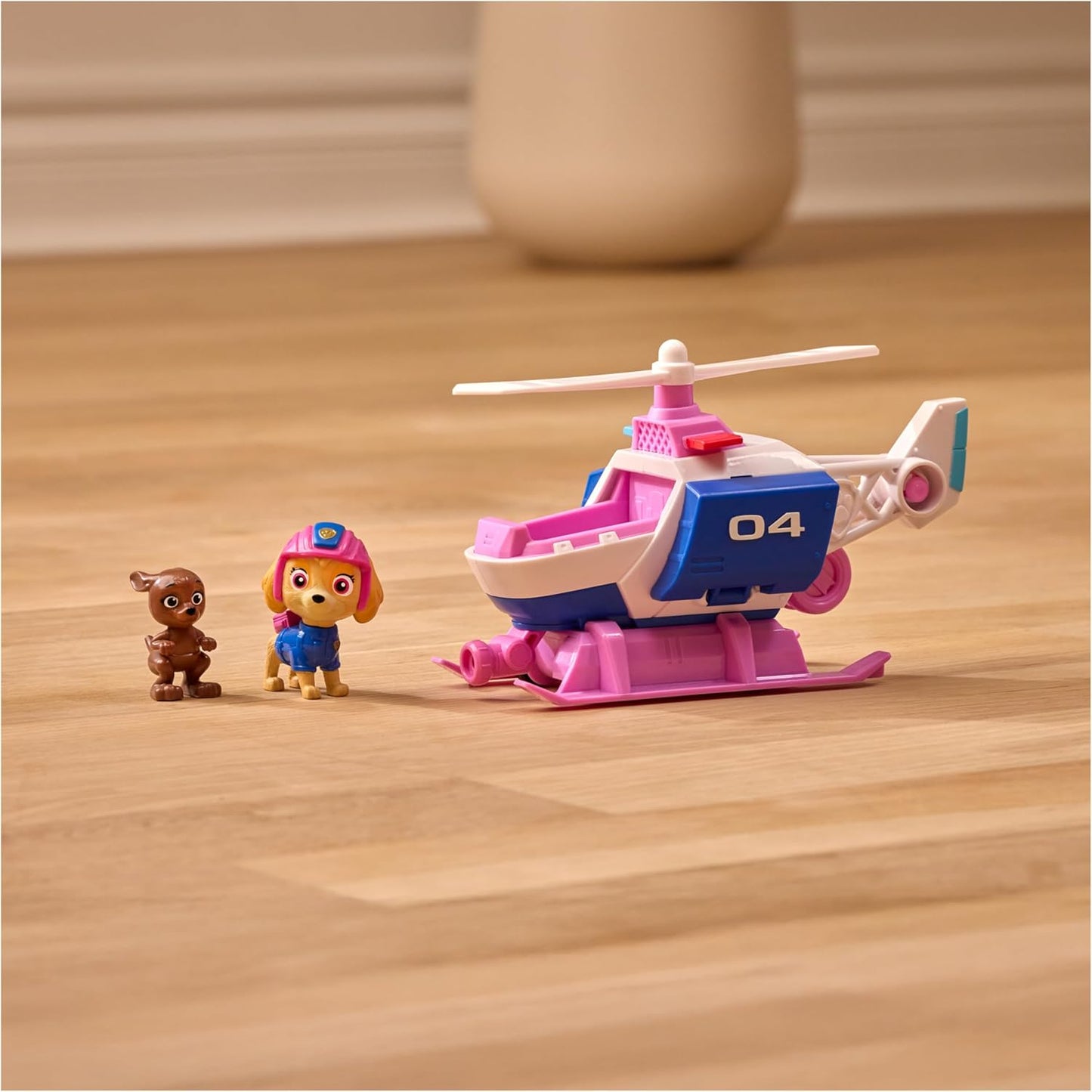 PAW PATROL - Search & Rescue: Skyes Rettungs-Helikopter, Fahrzeug mit Rückziehmotor, ca. 15 cm, inkl. Hunde-Figur und Känguru, detailgetreues Design zur Serie, Spielzeug ab 3 Jahren