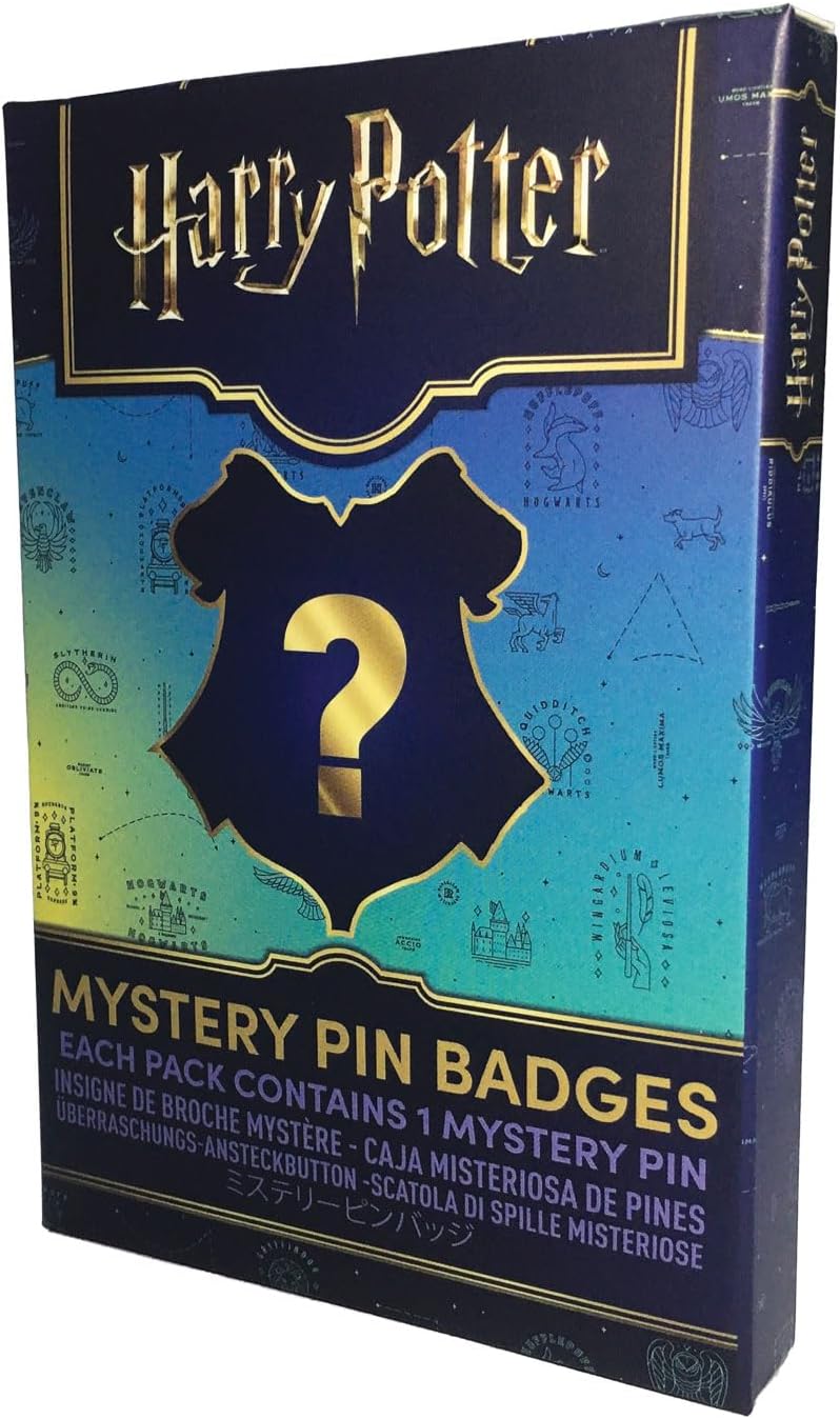 Distintivo misterioso di Harry Potter CDU – 12 scatole cieche – Spille smaltate con licenza ufficiale – Frasi e loghi del mondo dei maghi da collezione – Include una rara spilla del Ministero della