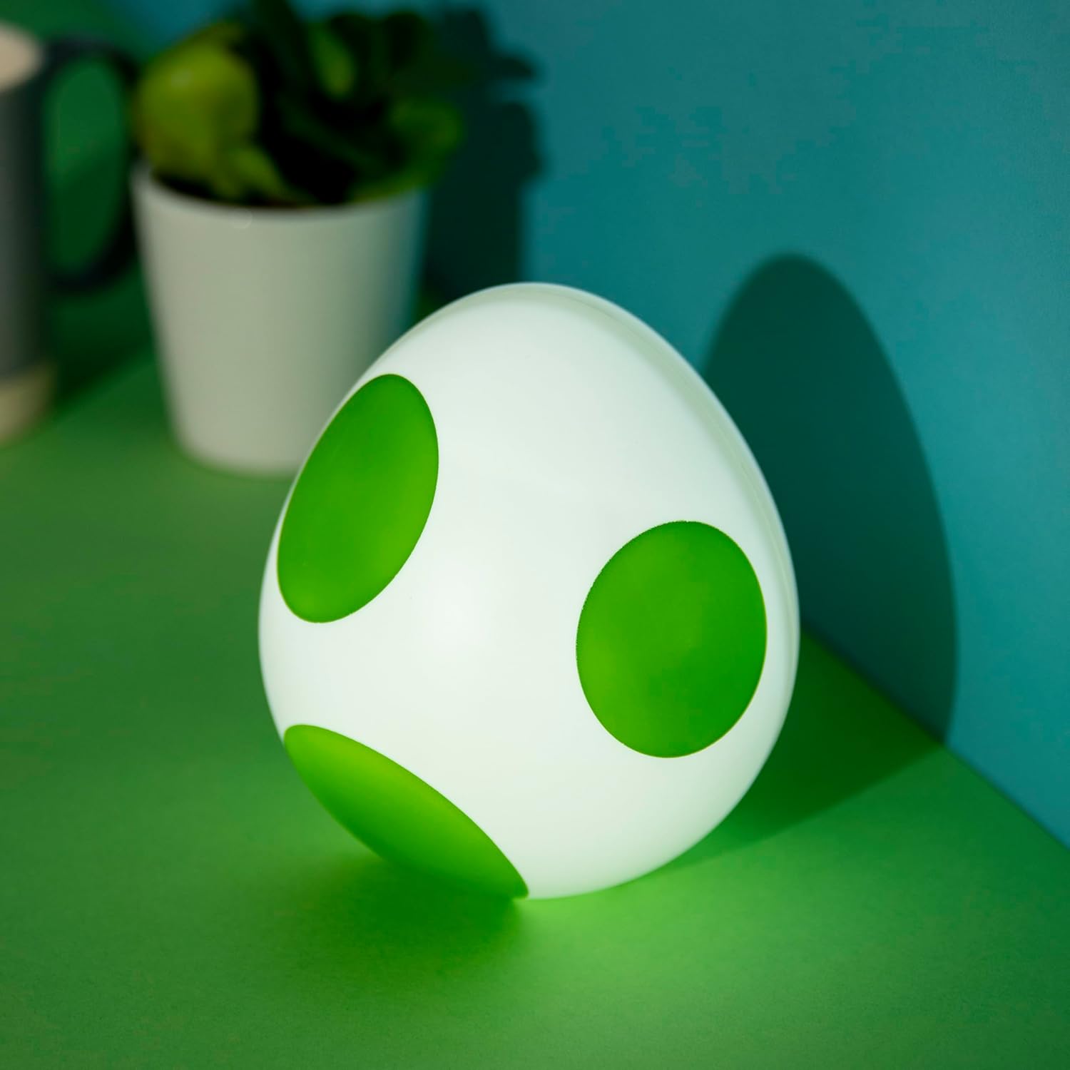 Paladone Super Mario Yoshi Egg Light – Mini LED Desk Light, USB Powered, Official Nintendo Merchandise, Gaming Room Decor