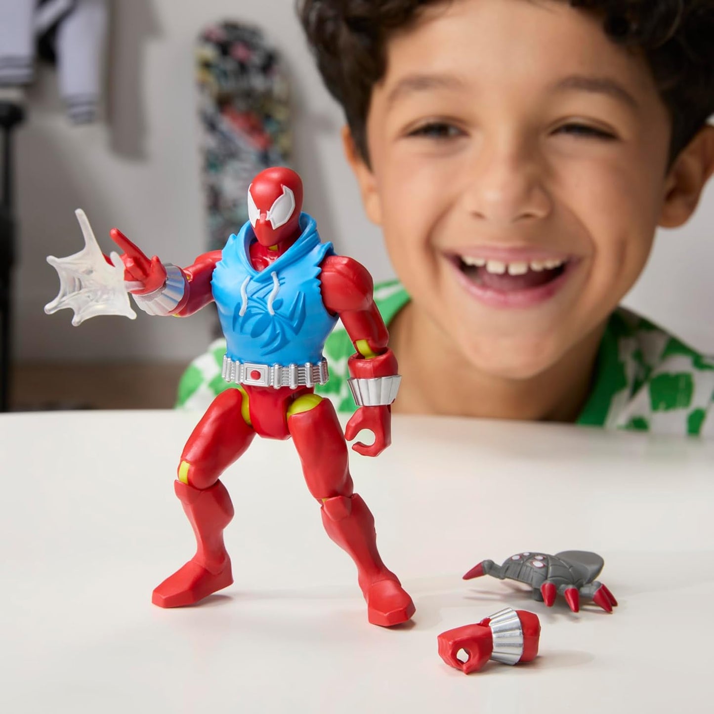 MixMashers Marvel Scarlet Spider Custom Spider-Man Mix-And-Match Action Figure & Accessories, 12-cm-scale (5 inch) Super Hero Toys for Children Ages 4+, Red