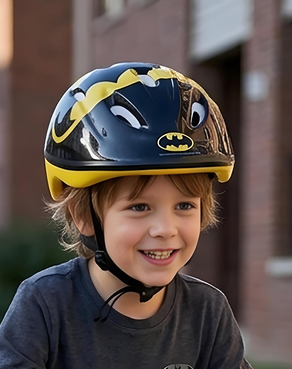 Mondo DC Batman Kids Safety Helmet, Black and Yellow, Size M (52-56 cm), 9 Ventilation Vents, Adjustable Fit