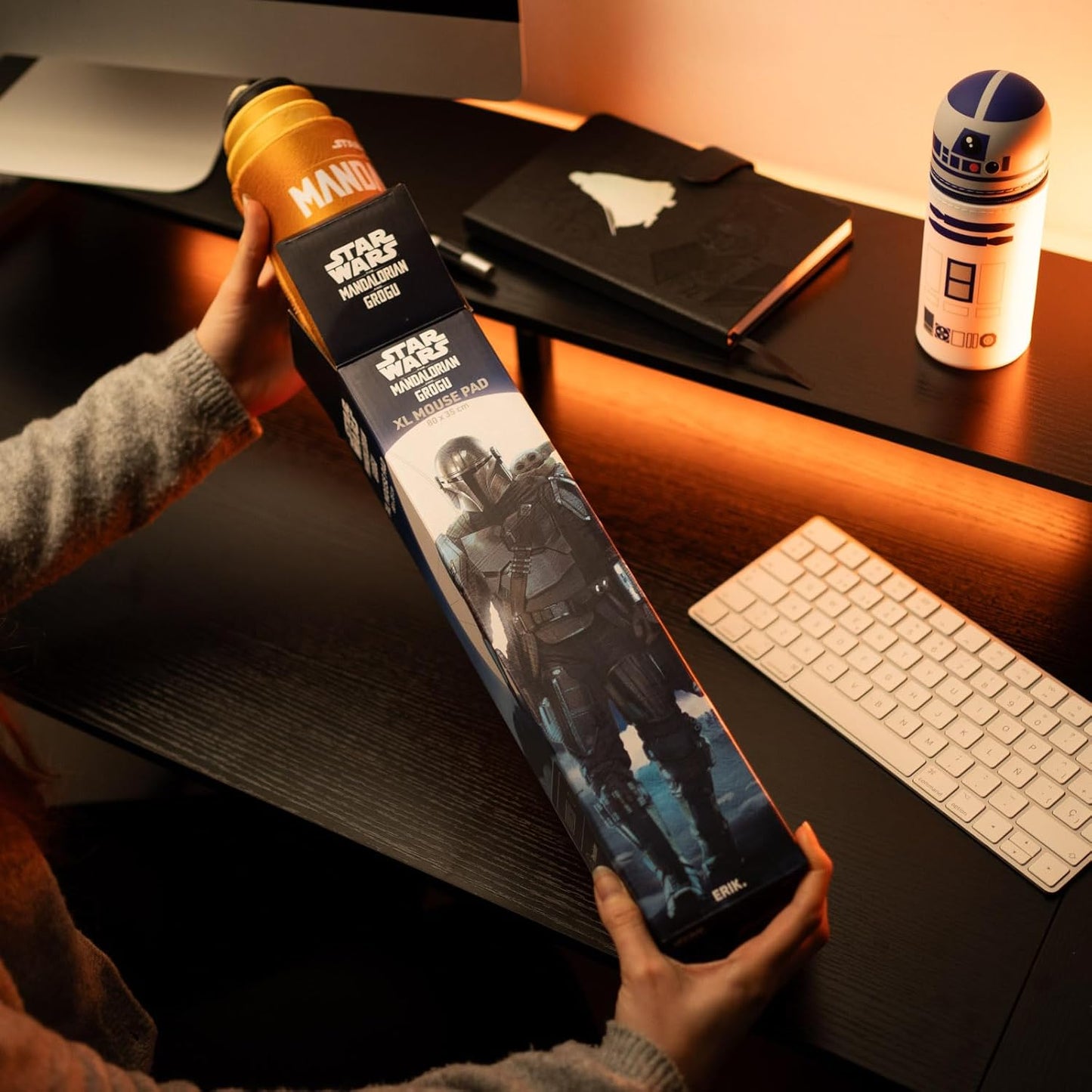 Grupo Erik Tappetino Mouse XXL Mandalorian e Grogu - Tappetino Scrivania Impermeabile e Antiscivolo 80x35cm | Mousepad, Accessori Gaming per Scrivania