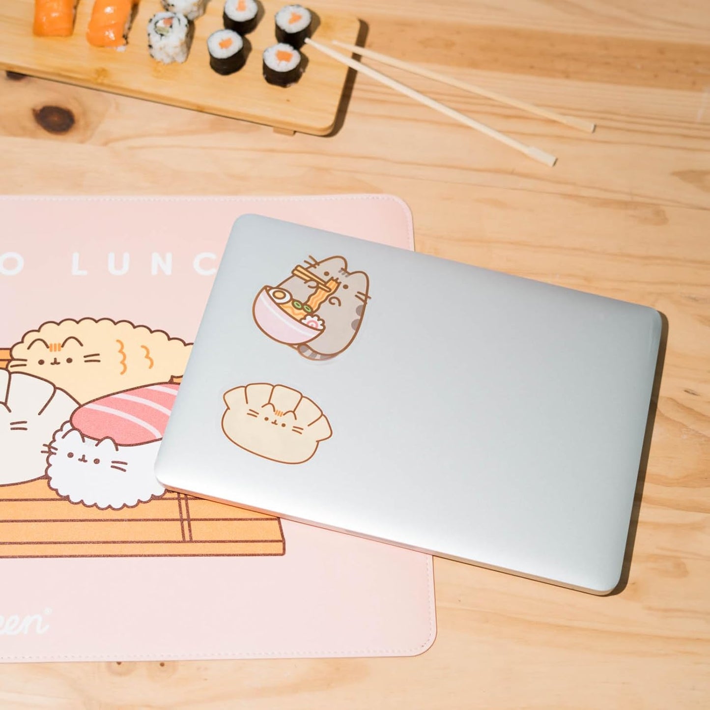 Grupo Erik Set 2 Stickers Pusheen Sushi Roll - Adesivi in Vinile Sagomati Kawaii per Laptop, Borraccia e Cellulare | Decorazioni Resistenti