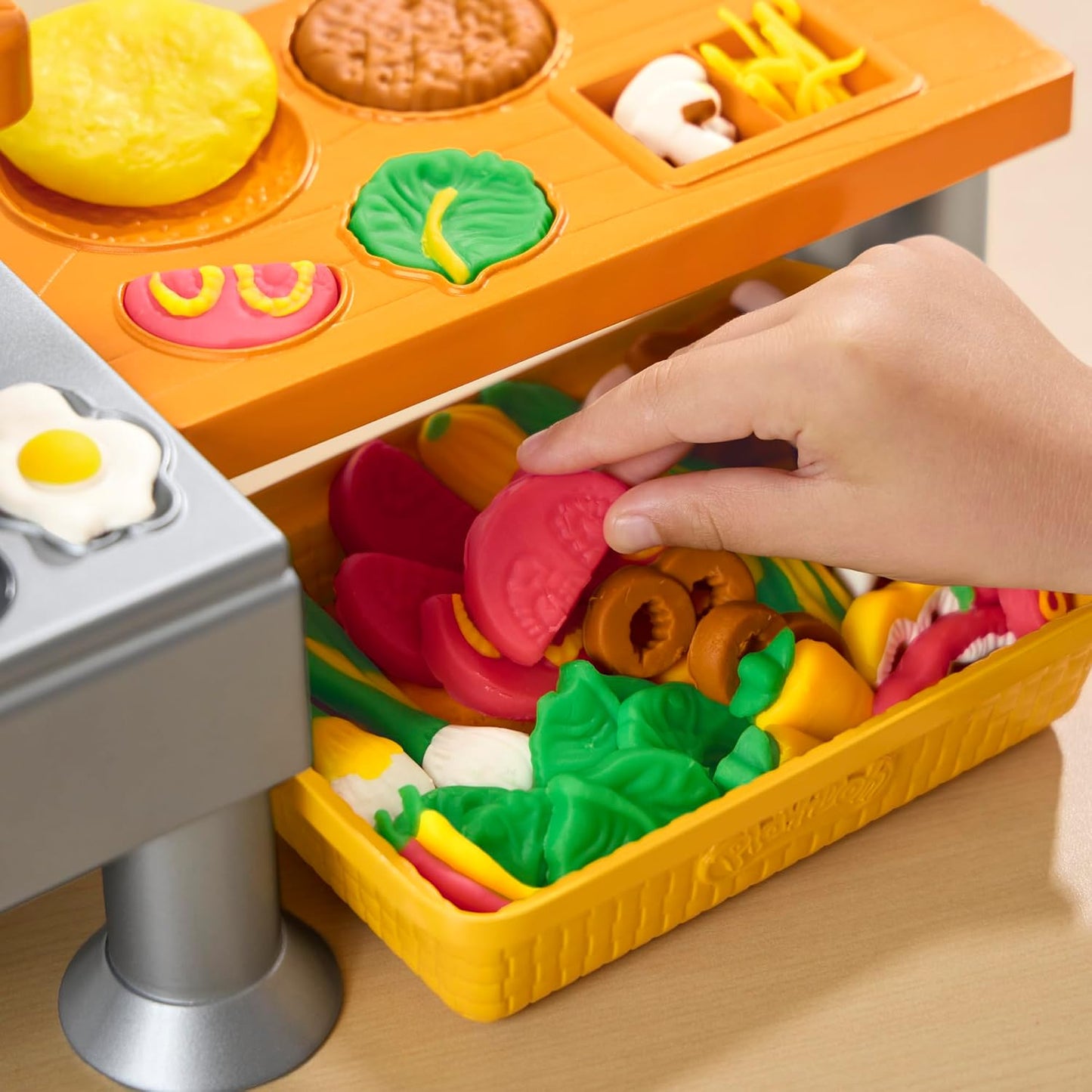 Play-Doh Brutzelspaß-Küche, Spielset mit realistischen Kochgeräuschen, mehr als 25 Spiel-Snacks zum Kneten, für Kinder zum Kneten & Spielen, ab 3 Jahren