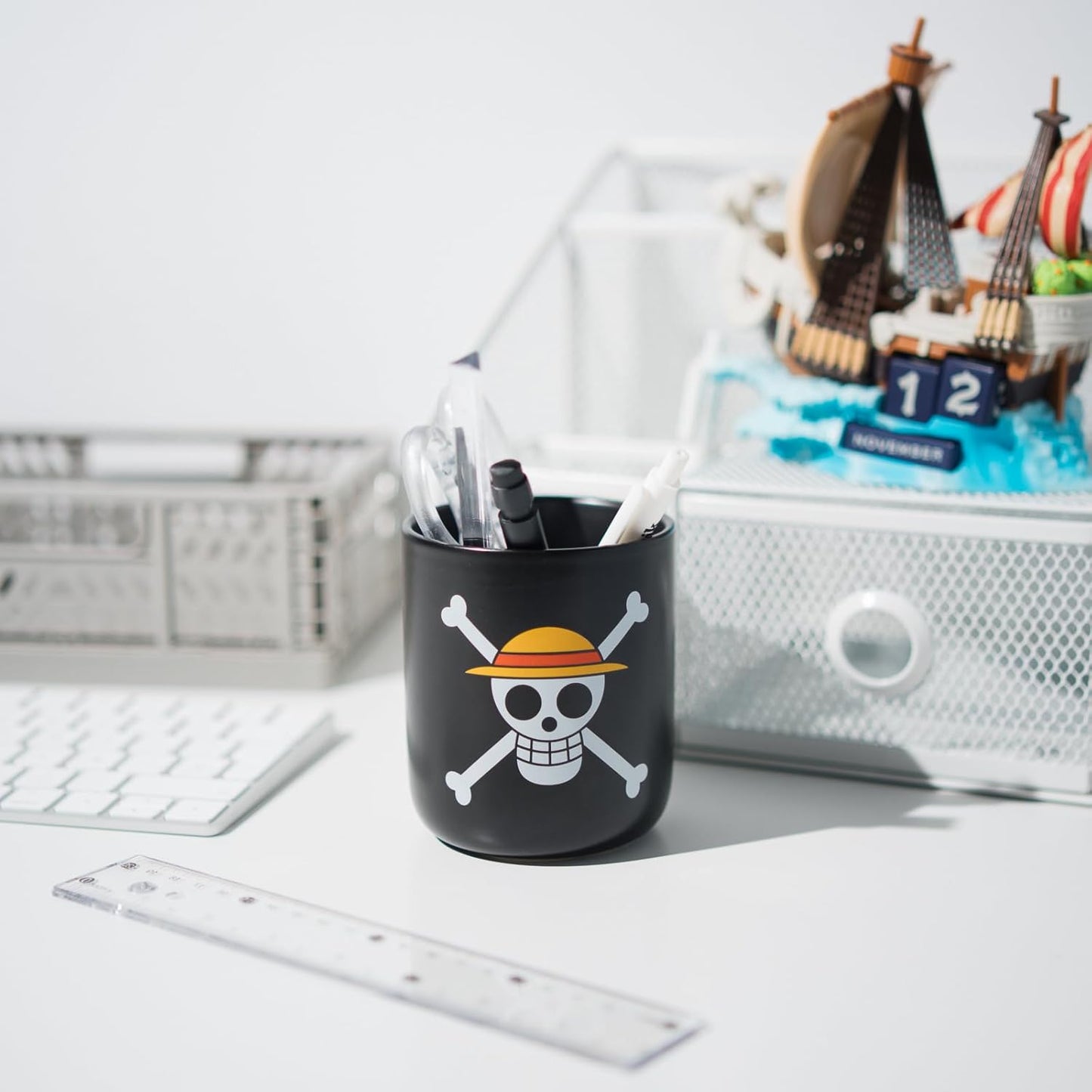 Grupo Erik One Piece Portapenne da Scrivania - Cancelleria | One Piece Gadget, Porta Penne Decorativo, Ceramica, Manga, 11 x 12 cm, Grupo Erik One Piece Portapenne da Scrivania - Cancelleria | One Piece Gadget, Porta Penne Decorativo, Ceramica, Manga, 11