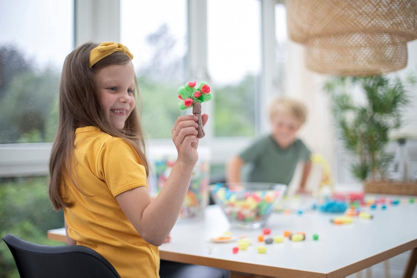 PlayMais BASIC Large Bastel-Set für Kinder ab 3 Jahren | Über 700 Stück zum Basteln | Natürliches Spielzeug | Fördert Kreativität & Motorik | Geschenk für Mädchen & Jungen | Made in Germany
