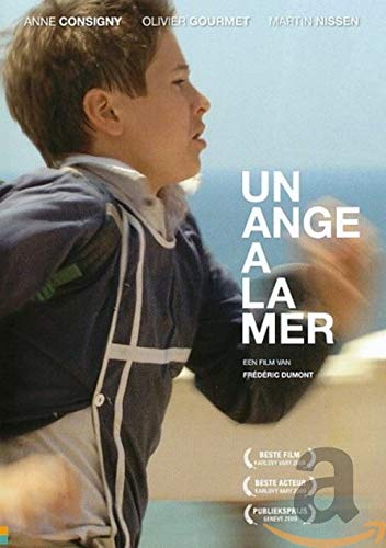 UN ANGE A LA MER