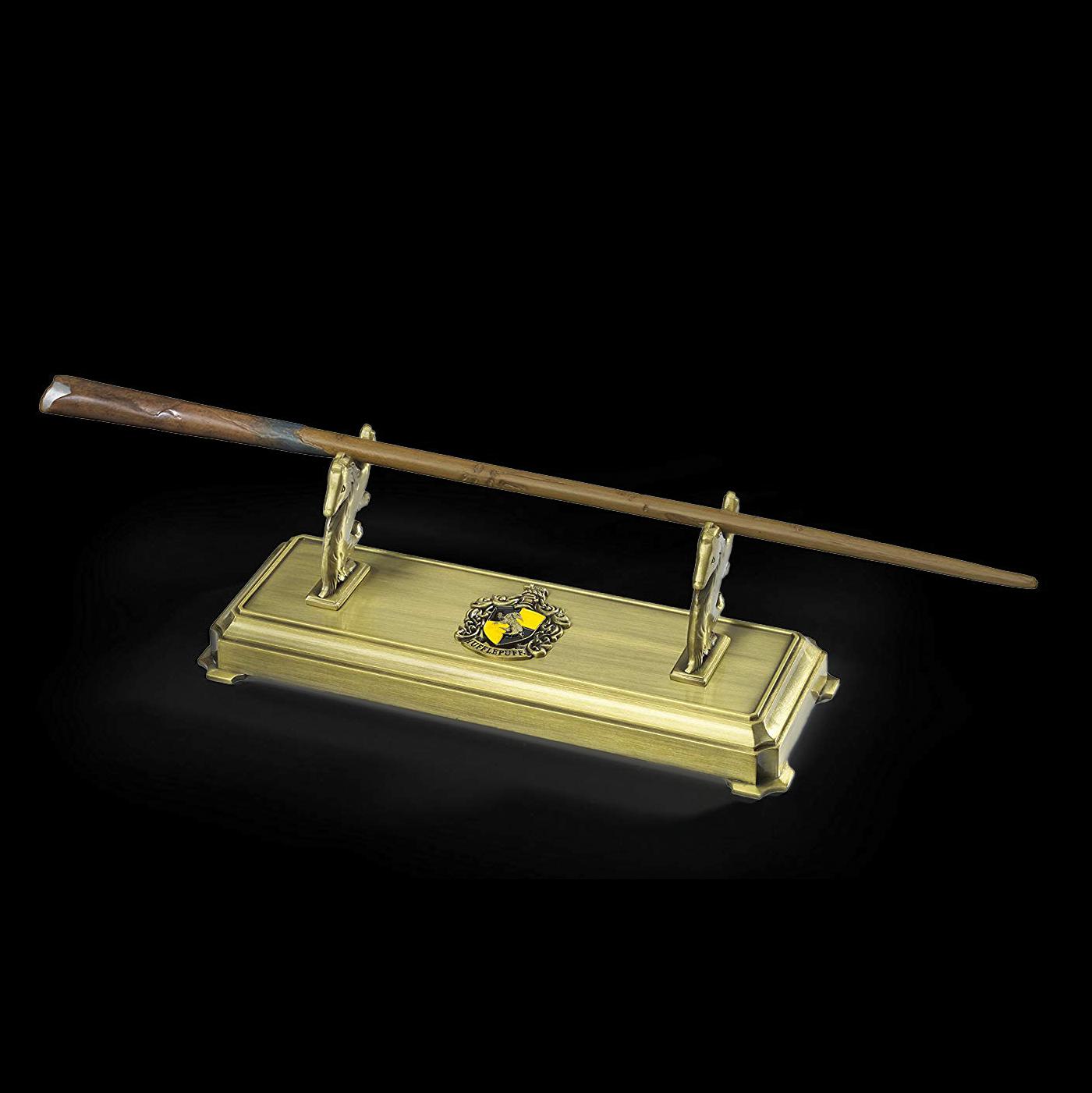 The Noble Collection Harry Potter Hufflepuff Wand Stand - 8in (20cm) Gold-Coloured Individual Wand Stand - Harry Potter Film Set Movie Props Wands Gifts