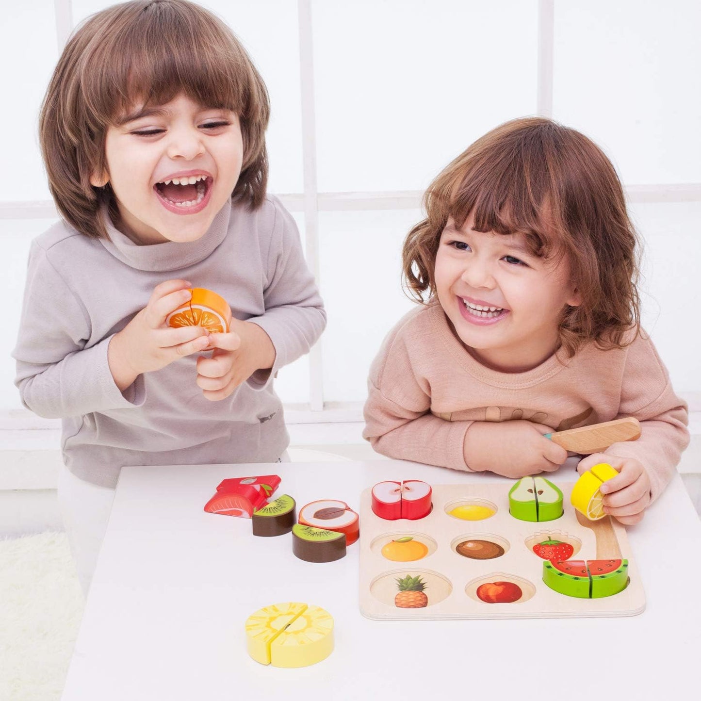 Classic World - Wooden Play Food - Cutting Fruit Puzzle Toy- 20 pieces Colourful Kitchen Pretend Playset - Wooden Cutting Fruit and Veg Toys - Educational Learning Toys - Suitable for 18 Months +