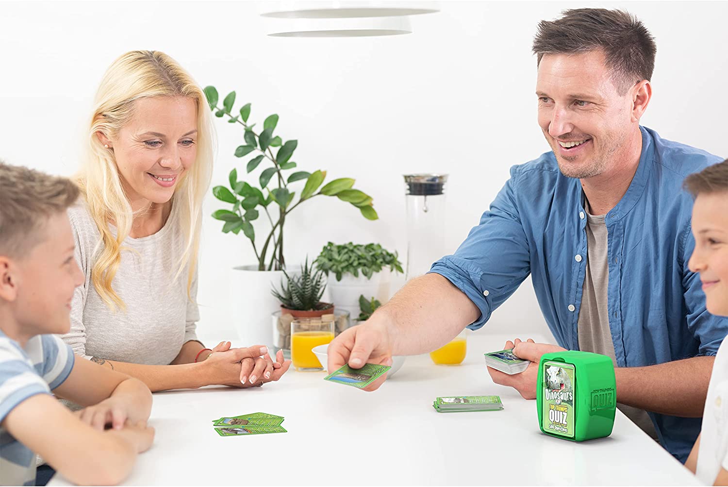 Dinosaur Top Trumps Quiz Game; Fun trivia about the great Terrible Lizards|Fun family game for ages 6 & up Dinosaurs