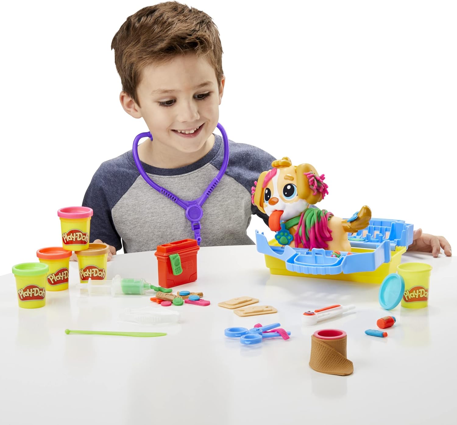Play-Doh Care n Carry Vet Playset with Toy Dog, Carrier, 10 Tools, 5 Colours, Multicolor