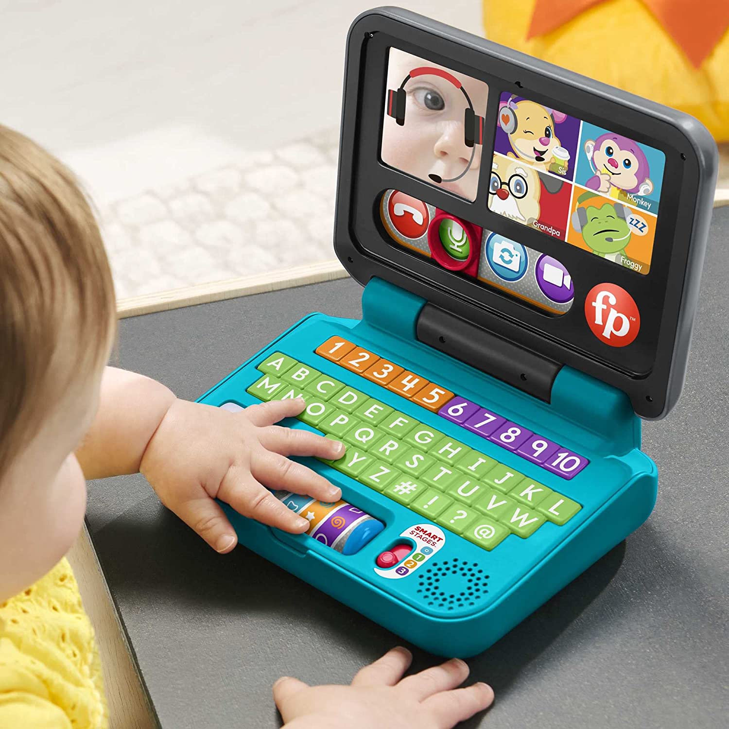 Fisher-Price Laugh & Learn Let's Connect Laptop - UK English Edition, electronic toy with Smart Stages learning content for infants and toddlers United Kingdom Multicolor