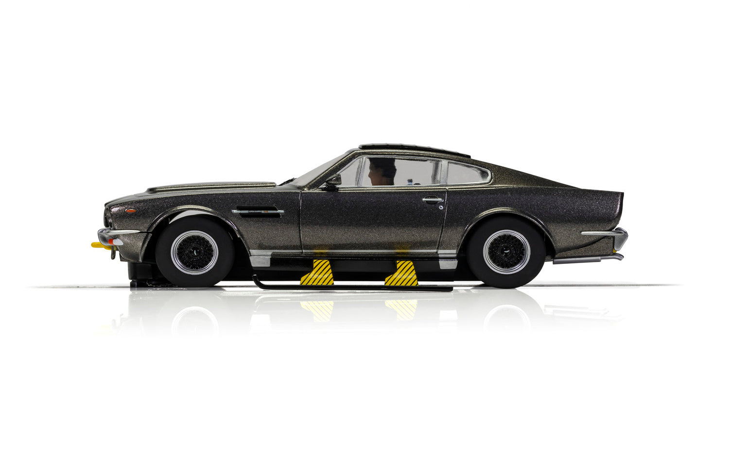 Scalextric James Bond Aston Martin V8 - The Living Daylights