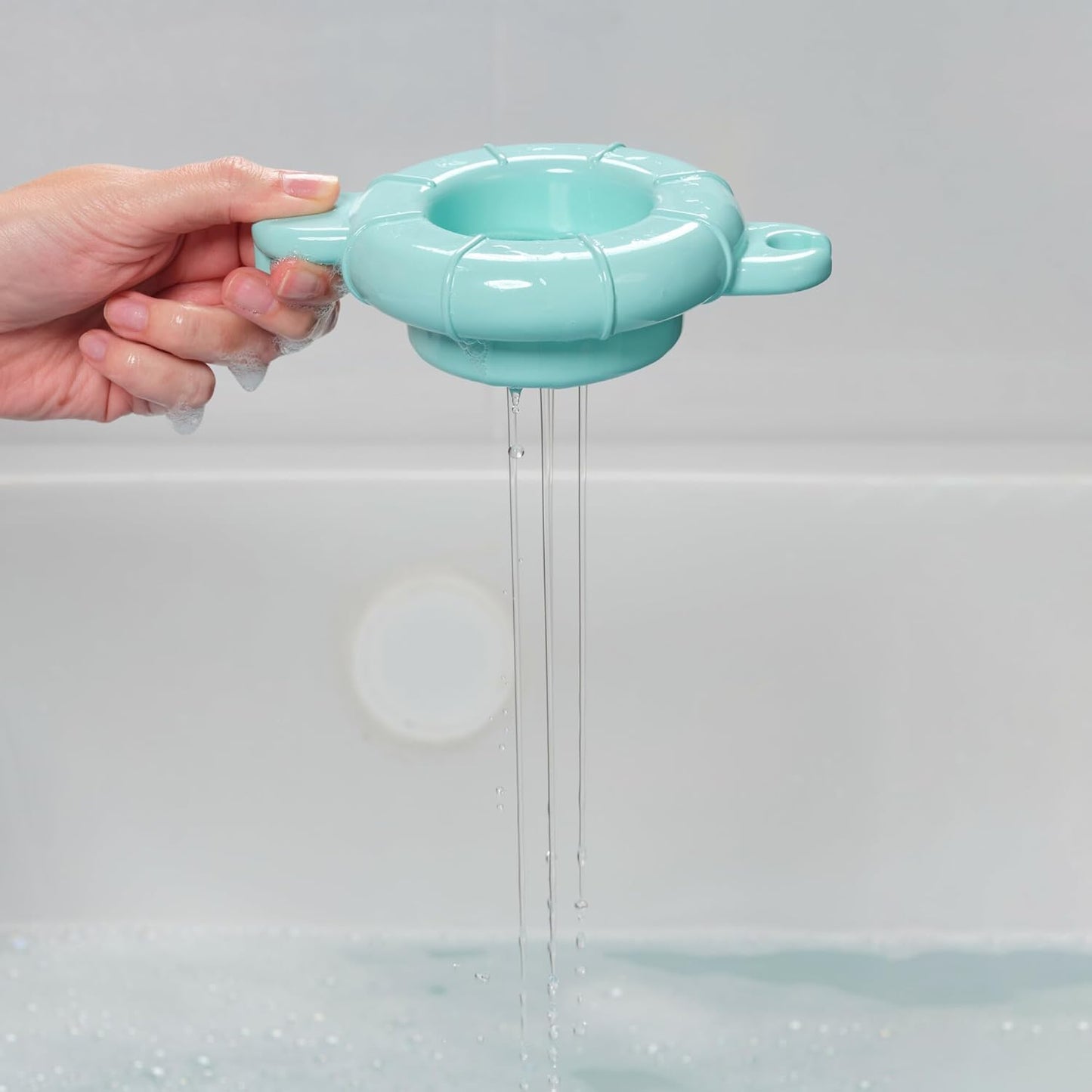 TOMY Toomies Peppa’s Pool Party - 5 Floating Connecting Ring Cups with 5 Peppa Pig & Friends Water Squirter Baby Toys - Sensory Toys for Babies +18 Months - Baby Bath Toys & Paddling Pool Toys