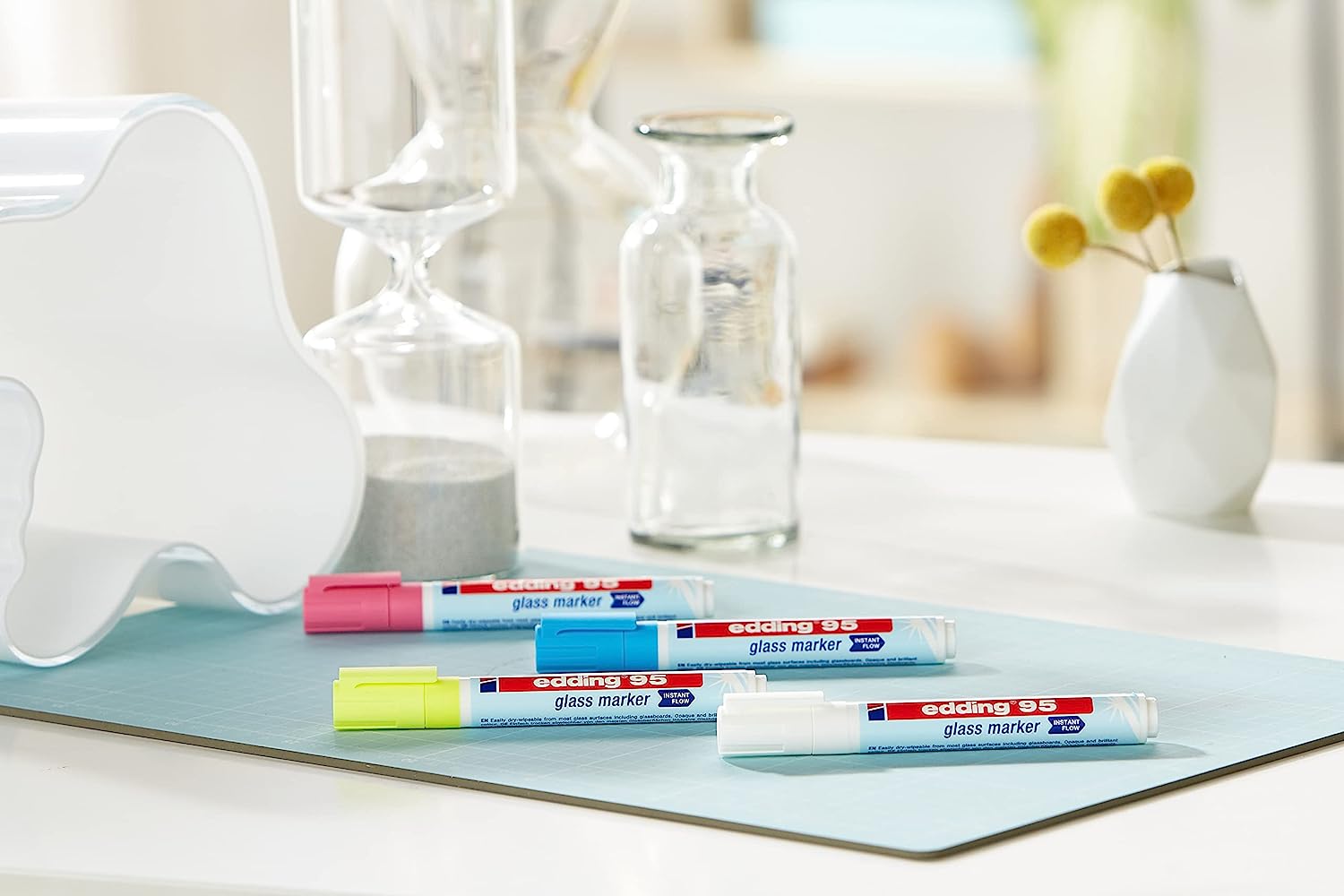 edding 95 glass marker - multi-colored - 4 glass pens - round nib 1.5-3 mm - washable window marker pen - for writing and marking on glass surfaces, windows, glassboards, whiteboards - dry-wipeable 10: Set of 4 - Multicolored