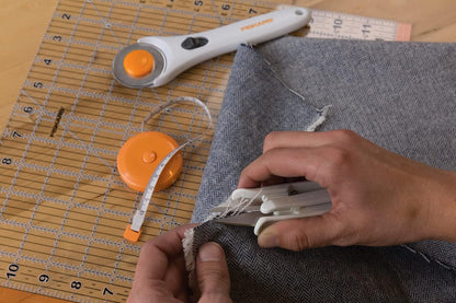 Fiskars Thread Cutting Shears, Stainless Steel, White/Orange, Standard Thread-Cutting Scissors - White