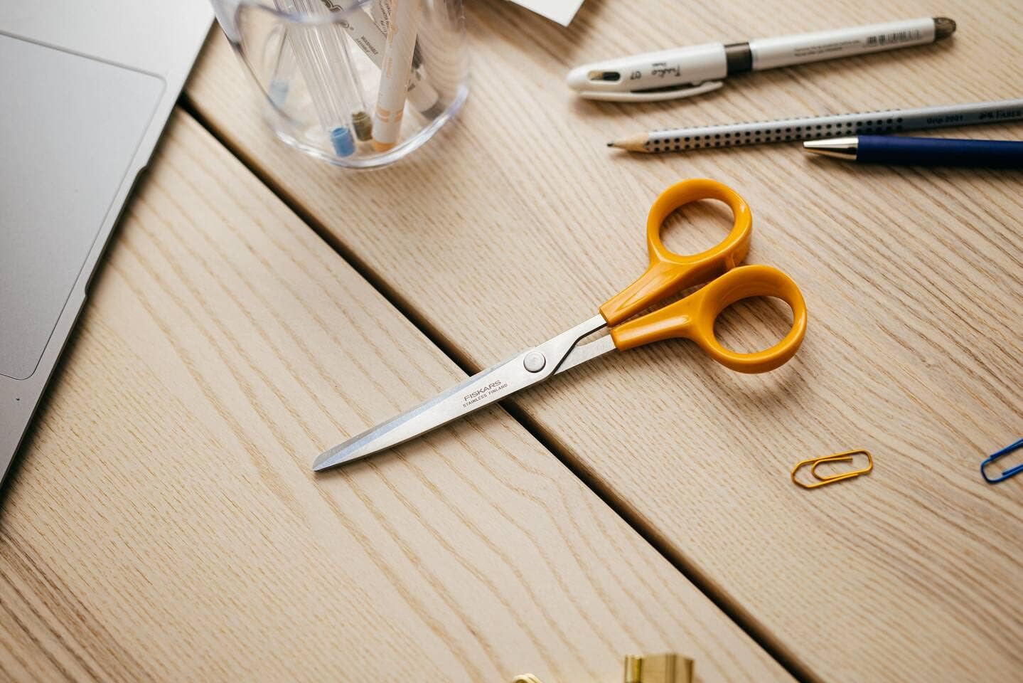 Fiskars Universal Scissors, Length: 17 cm, For Right- and Left-handed Users, Stainless Steel Blade/Plastic Handles, Orange, Classic, 1005150 Length: 17 cm Right- / and left-handed