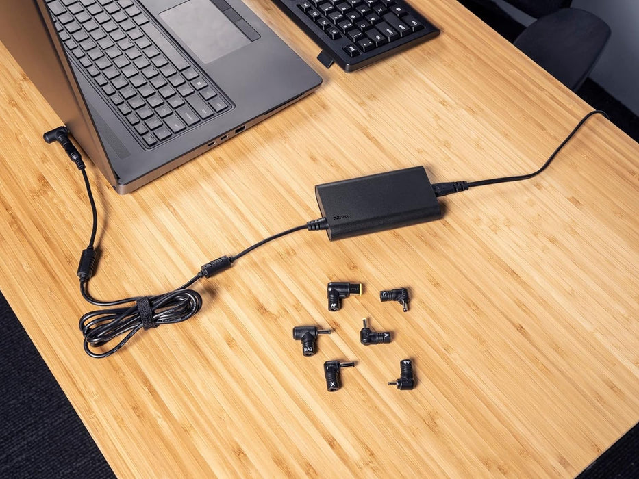 Trust Simo Extra Slim Universal Laptop Charger 70 Watt 18-20 V 100/240 V 7 Adapter Plugs - Black