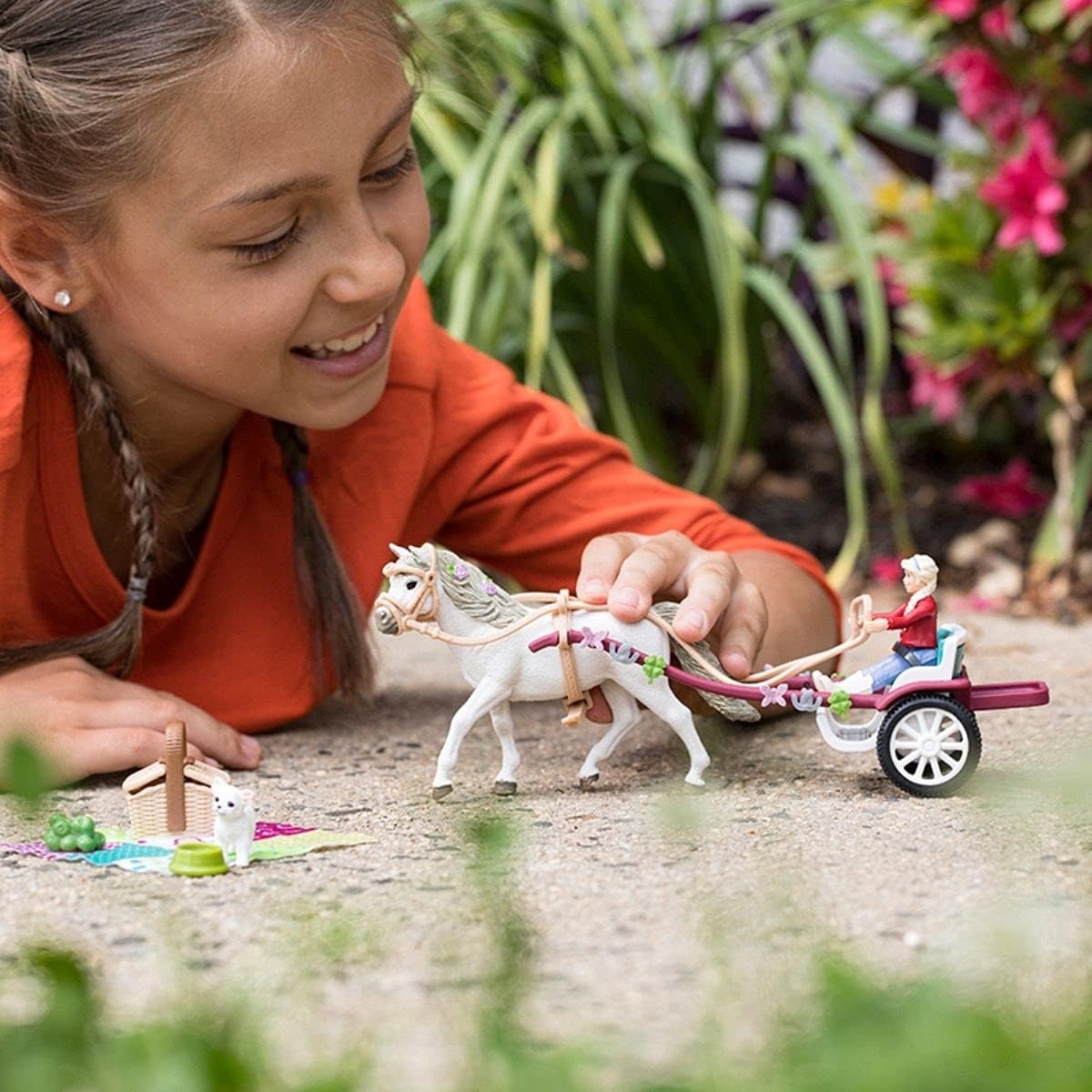 schleich HORSE CLUB — 42467 Carriage Ride With Picnic Playset, 32-Piece Horse and Carriage Toy Set with Doll, Stocked Picnic Basket and Accessories, Horse Toys for Girls & Boys Ages 5+ New packaging