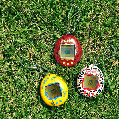TAMAGOTCHI 42945NBNP Bandai Leoparden-Gehäuse mit Kette - Das Original Virtual-Reality-Haustier, Mehrfarbig