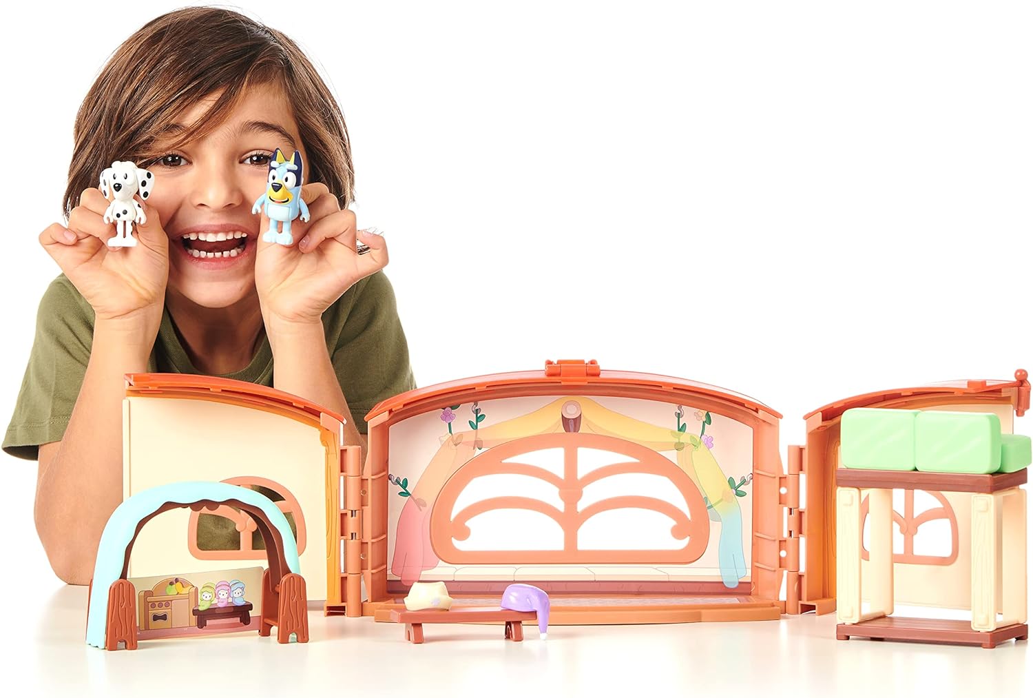 Bluey School Friends- Calypso's School Playset, 2.5-3" posable Figures Playset