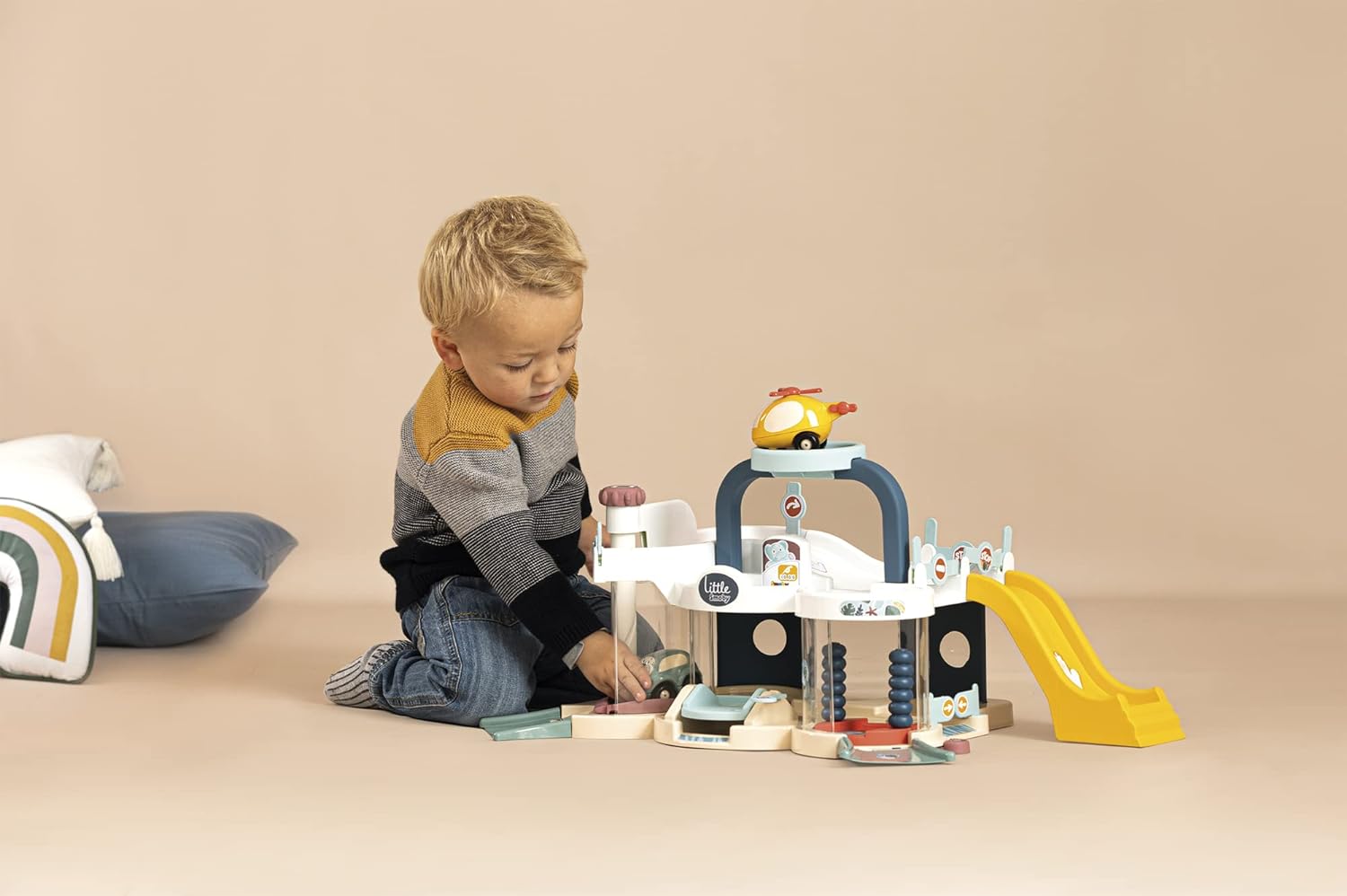 Smoby- Little Smoby Mi Primer Garaje, Incluye 1 Coche y Múltiples Funciones, Elevador, Apto a Partir de 18 Meses (7600140202