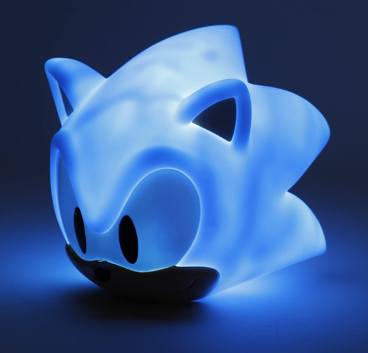 Fizz Creations Sonic The Hedgehog 3D Shaped Mood Light. Bedroom Night Light. Soft Glow Lamp. Detailed 3D Sonic Head Shape. Officially Licensed Sonic The Hedgehog Merchandise Retro Gaming Light.