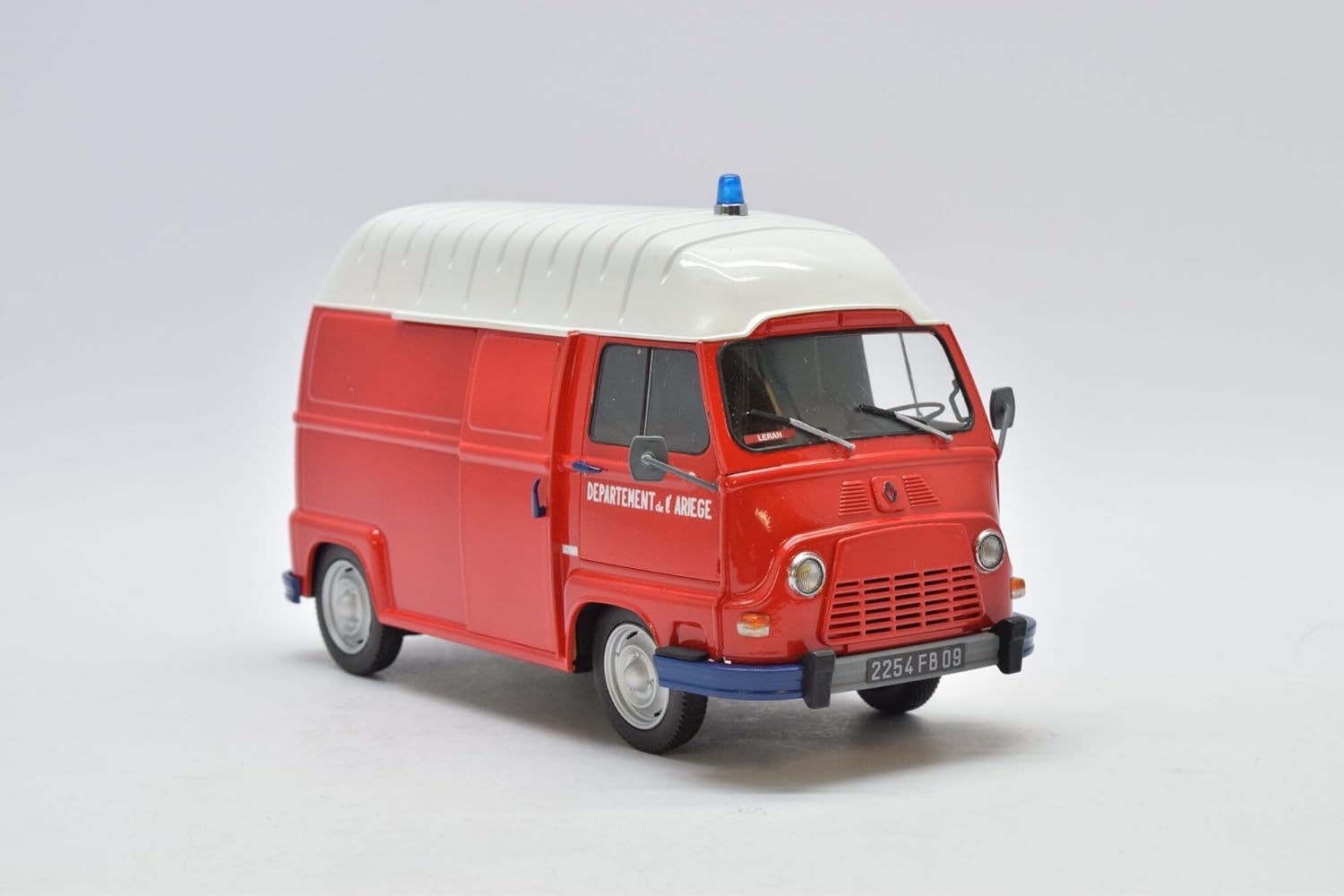 heller - Model Renault Estafette High Roof 80740 1/24th Model Tank Promo