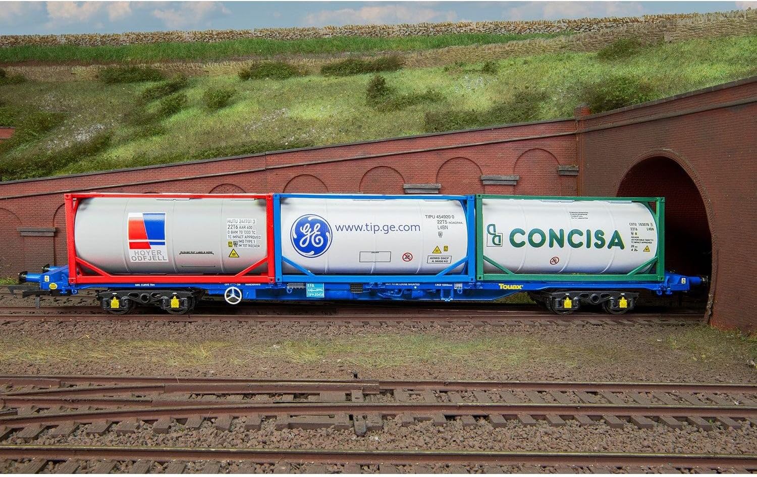 Hornby Concisa, TIP & Hoyer Container Pack 3 x 20’  Tanktainers - Era 11