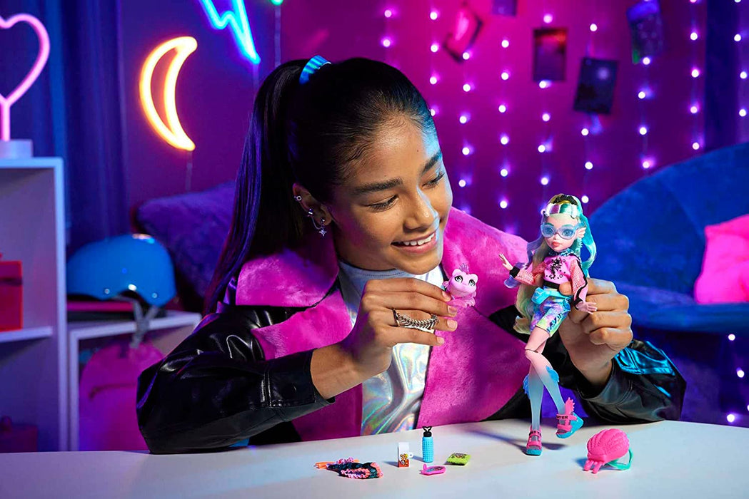 Monster High Doll, Lagoona Blue with Accessories and Pet Piranha, Posable Fashion Doll with Colorful Streaked Hair, HHK55 Multicolor - Lagoona Blue With Accessories