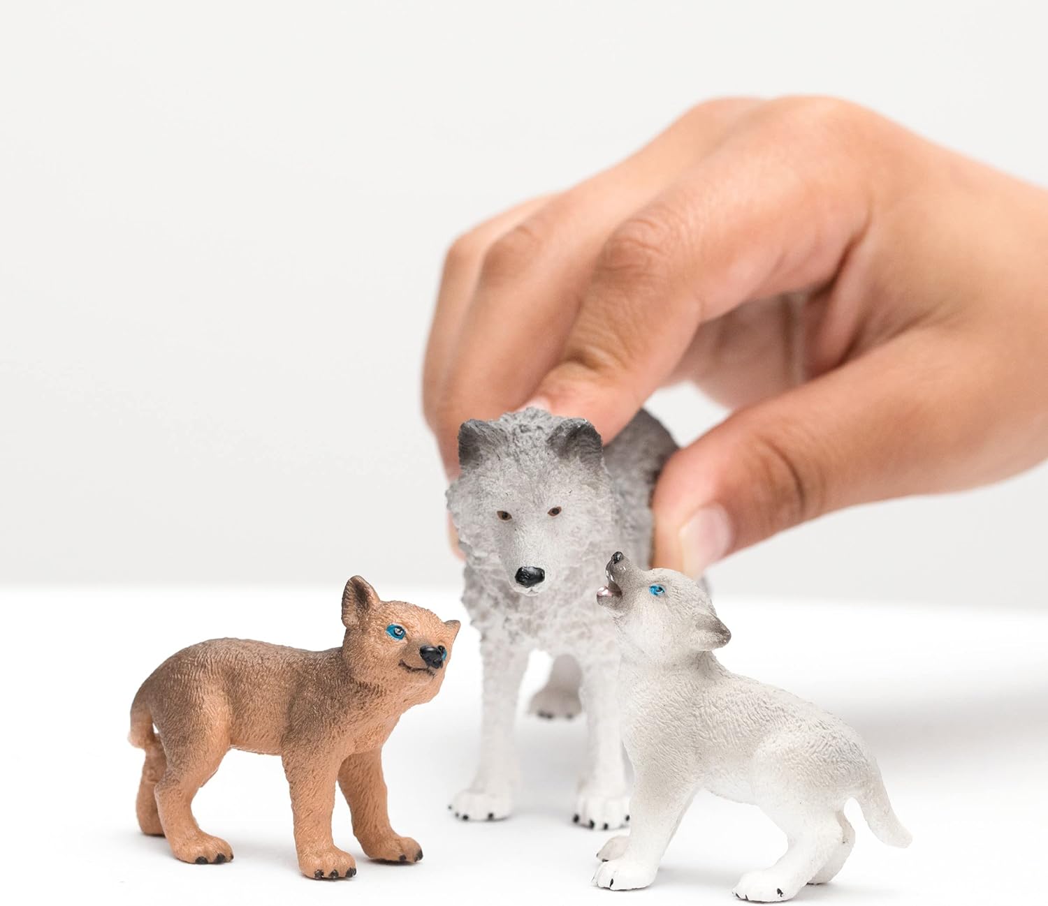 SCHLEICH 42472n Mother wolf with pups Wild Life Toy Figurine for children aged 3-8 Years