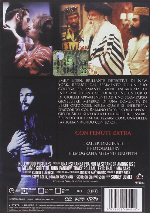 Una Estranea Fra Noi