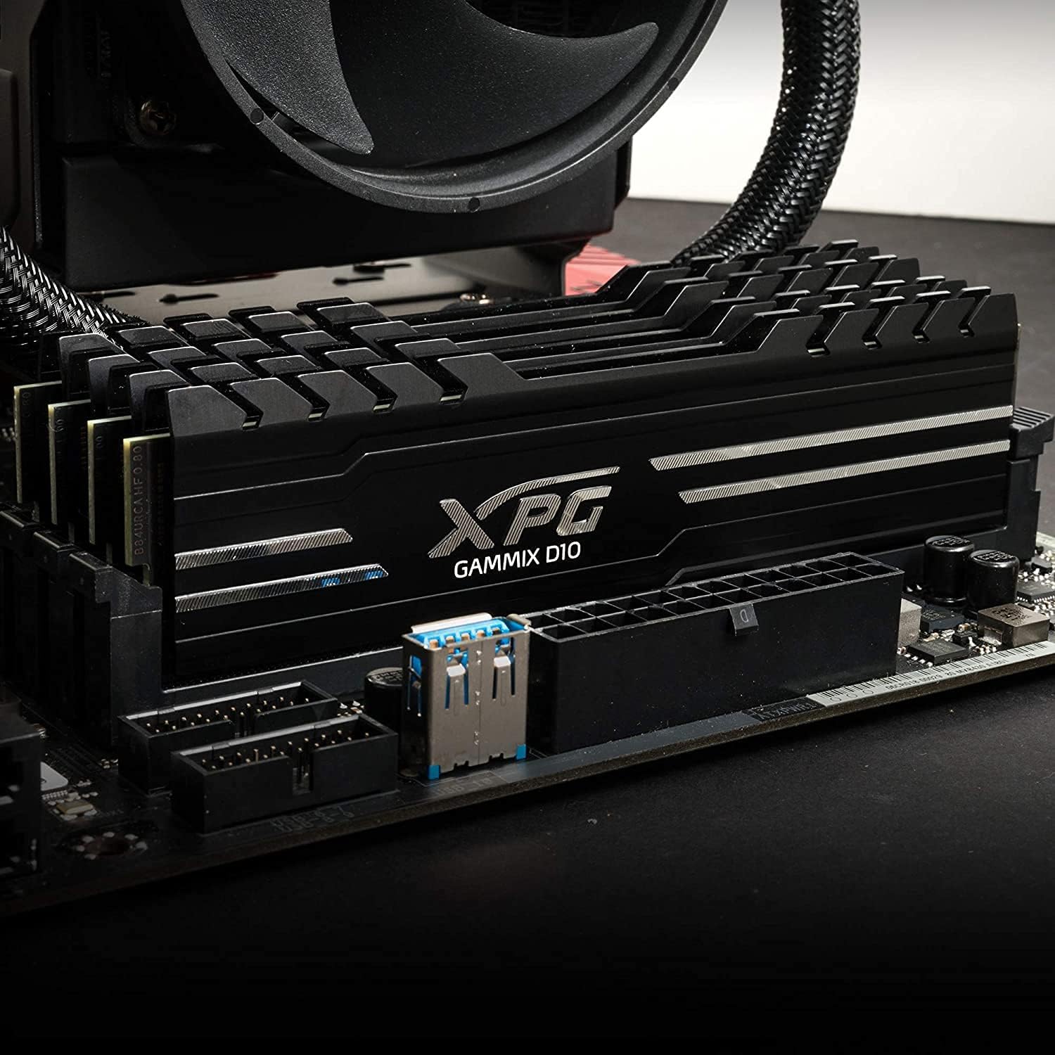 ADATA XPG GAMMIX D10 - DDR4 - Kit - 32 GB: 2 x 16 GB - DIMM 288-PIN - 3200 MHz / PC4-25600 - ungepuffert 32 GB (2 x 16 GB) Black