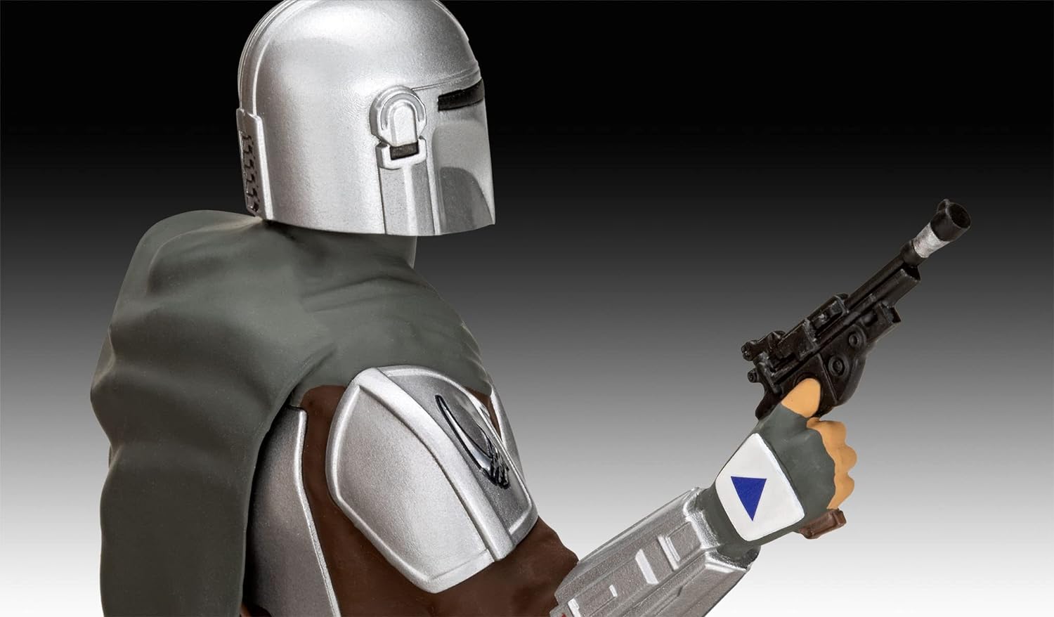 Revell 06784 Star Wars: The Mandalorian Din Djarin™ - The Bounty Hunter 1:9 Scale Unbuilt/Unpainted Plastic Model Kit with Diorama Base