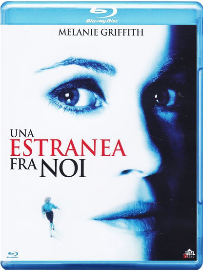 Una Estranea Fra Noi