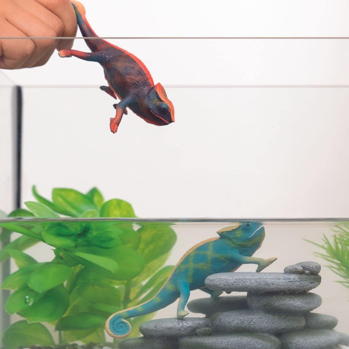 SCHLEICH 14858 Chamäleon, für Kinder ab 3+ Jahren, WILD Life - Spielfigur 14840 Schnabeltier, für Kinder ab 3+ Jahren, WILD Life - Spielfigur