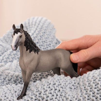 Schleich Horses 2023, Horse Club, Horse Toys for Girls and Boys Cheval de Selle Francais Mare Horse Toy Figurine, Ages 5+