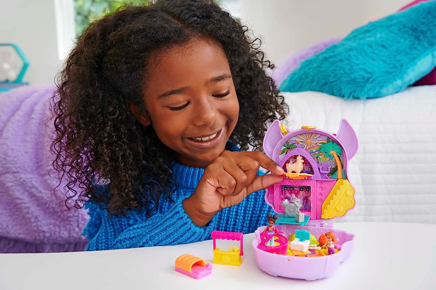 Polly Pocket Mini Toys, Camp Adventure Llama Compact Playset with 2 Micro Dolls and 13 Accessories, Pocket World Travel Toys with Surprise Reveals, HKV33